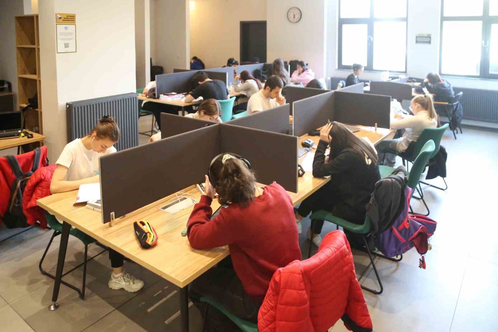 Akıl Küpü Kütüphaneleri dolup taşıyor
