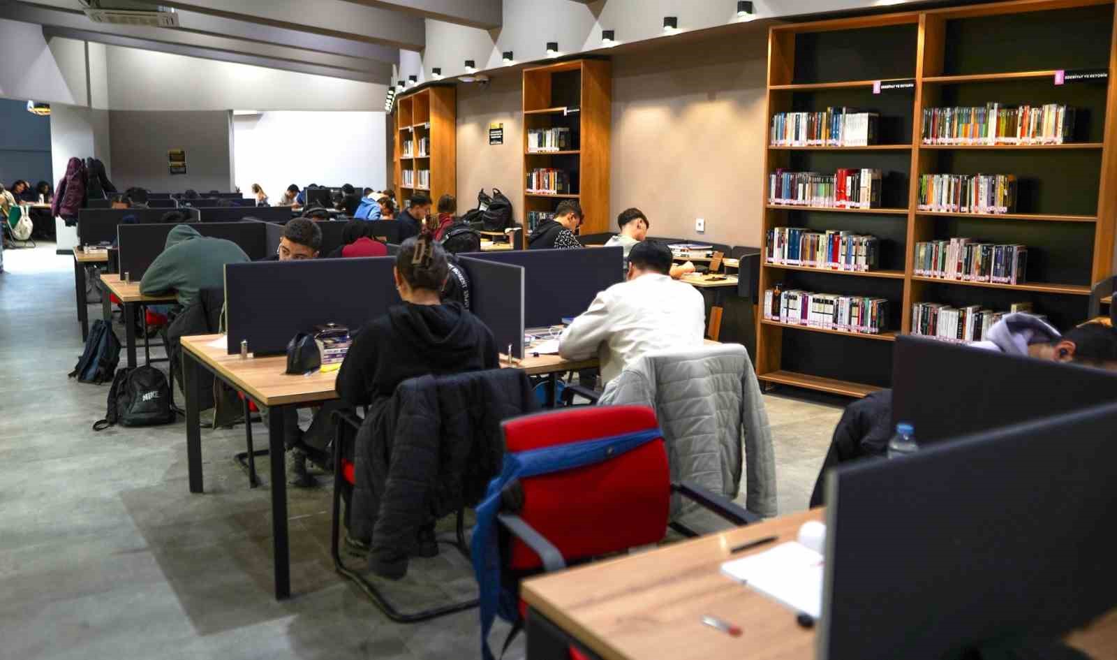 Akıl Küpü Kütüphaneleri dolup taşıyor
