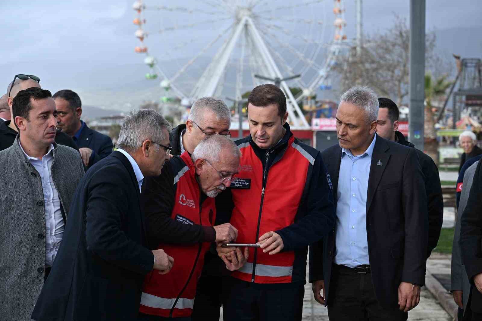 Akın, Lodos’un vurduğu Körfez’de
Akın, Lodos’un vurduğu Körfez’de