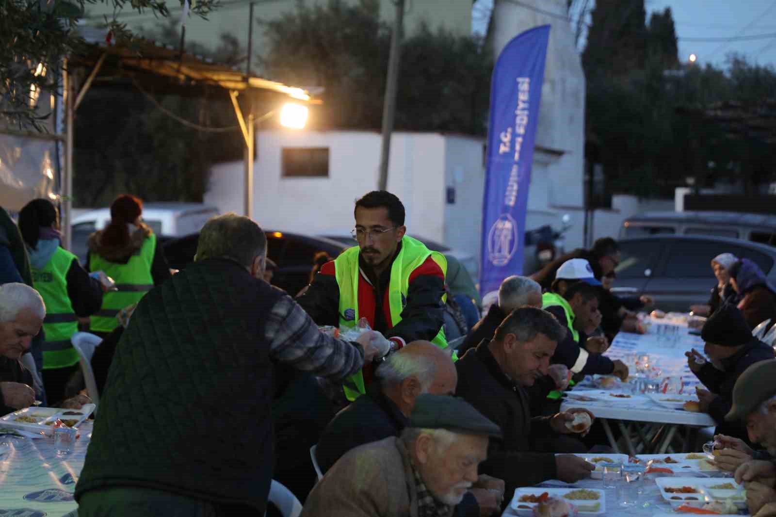 Akköylüler, Didim Belediyesi’nin iftar sofrasında buluştu
