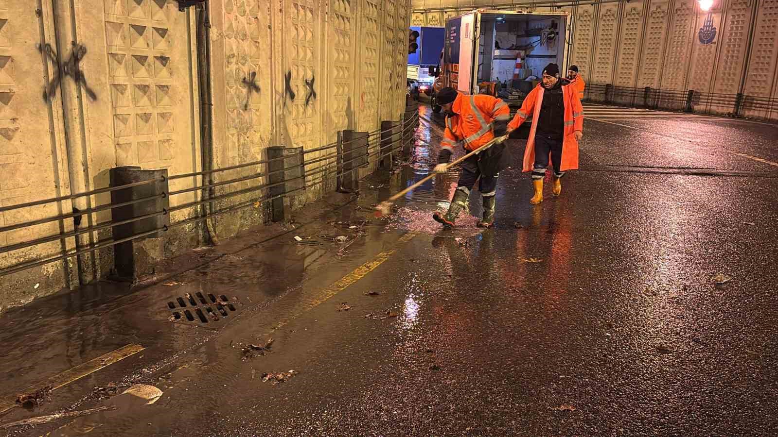 AKOM’dan İstanbul için kar uyarısı: Hava sıcaklığı 3 dereceye kadar düşecek
