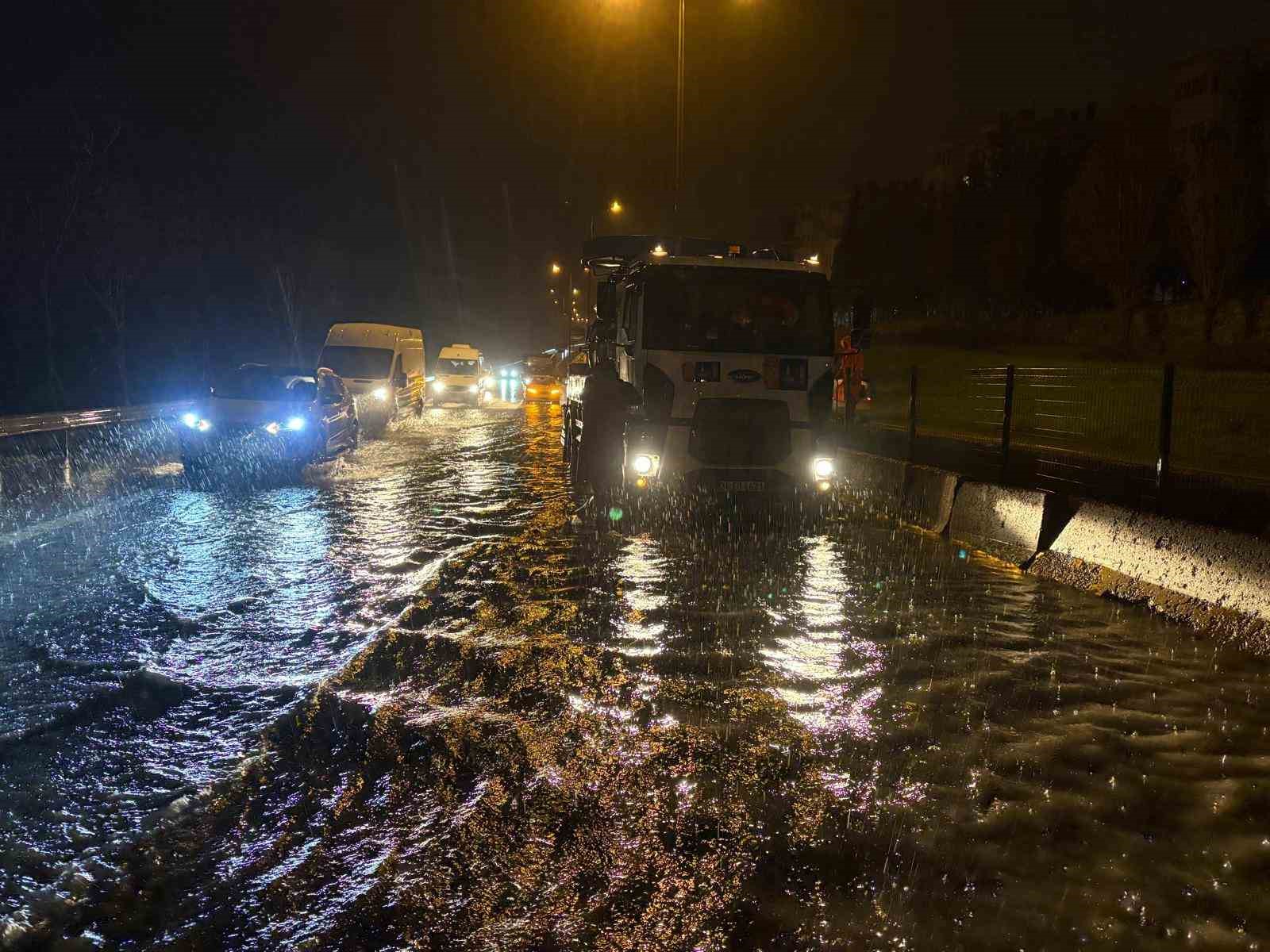 AKOM’dan İstanbul için kar uyarısı: Hava sıcaklığı 3 dereceye kadar düşecek
