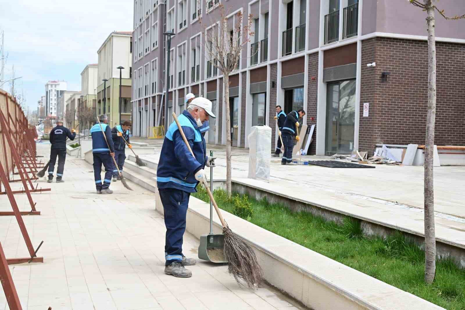 Akpınar Çarşısı’nda temizlik çalışmaları sürüyor
Akpınar Çarşısı’nda temizlik çalışmaları sürüyor
