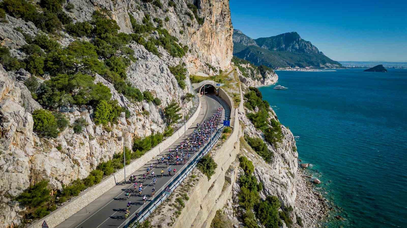AKRA Gran Fondo Antalya’da pedallar ‘Yeşil Gelecek’ için dönecek
AKRA Gran Fondo Antalya’da pedallar ‘Yeşil Gelecek’ için dönecek