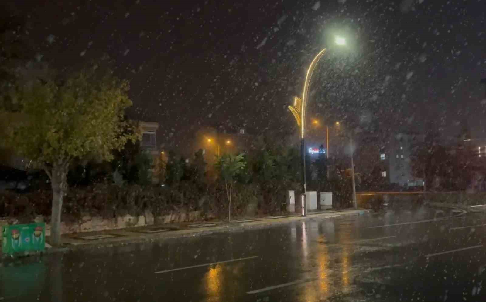 Aksaray merkez ve ilçelerde kar yağışı etkili oluyor
