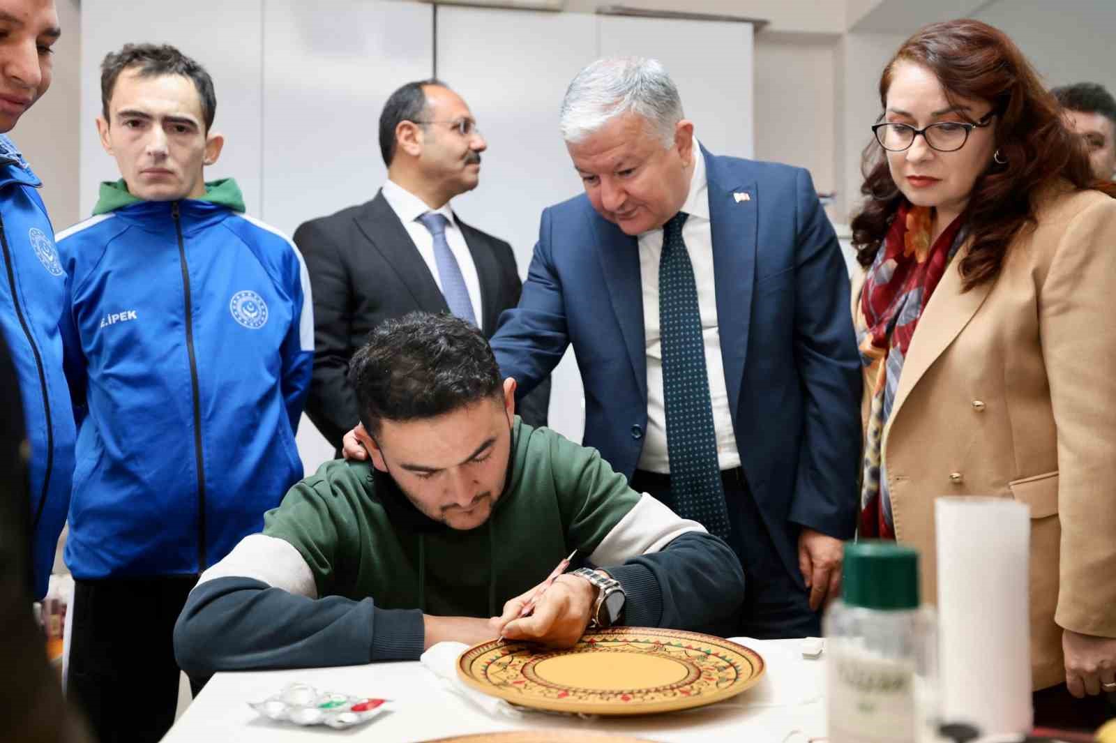 Aksaray Valisi Duru: "Devletimizin en büyük özelliklerinden biri sosyal devlet olmasıdır"
Aksaray Valisi Duru: "Devletimizin en büyük özelliklerinden biri sosyal devlet olmasıdır"