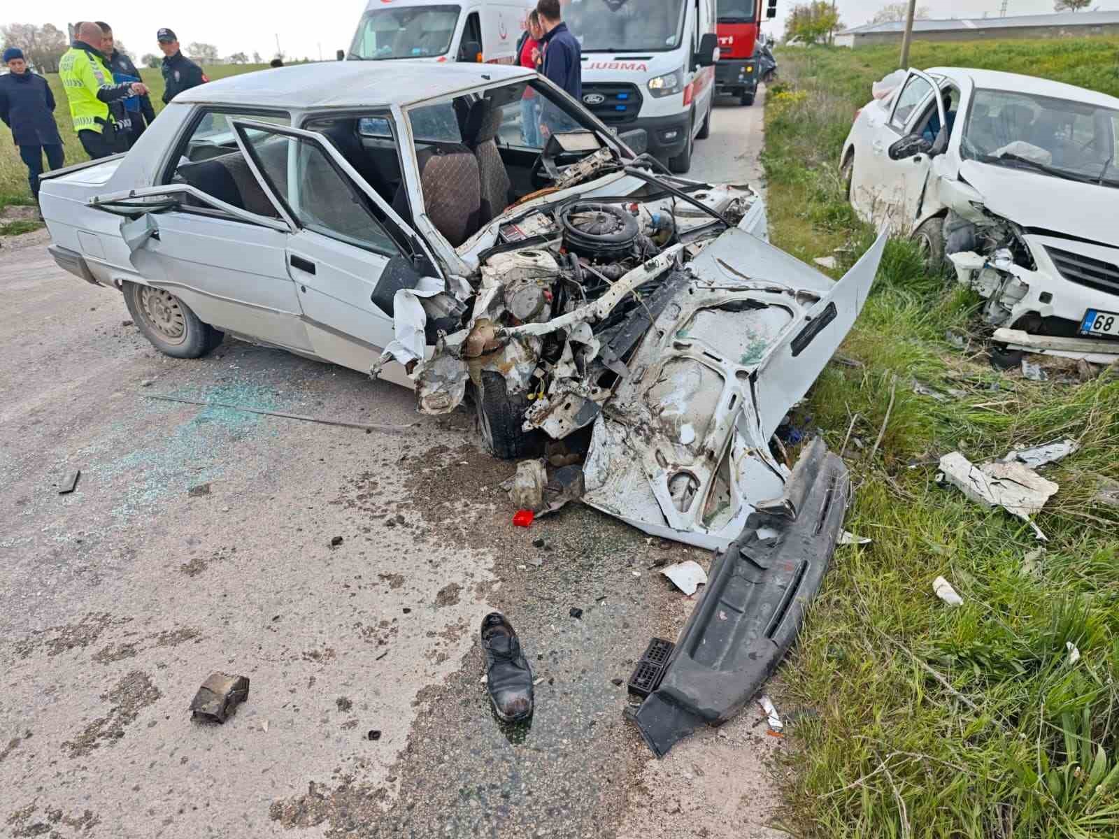 Aksaray’da 2 otomobil çarpıştı: 4 yaralı
