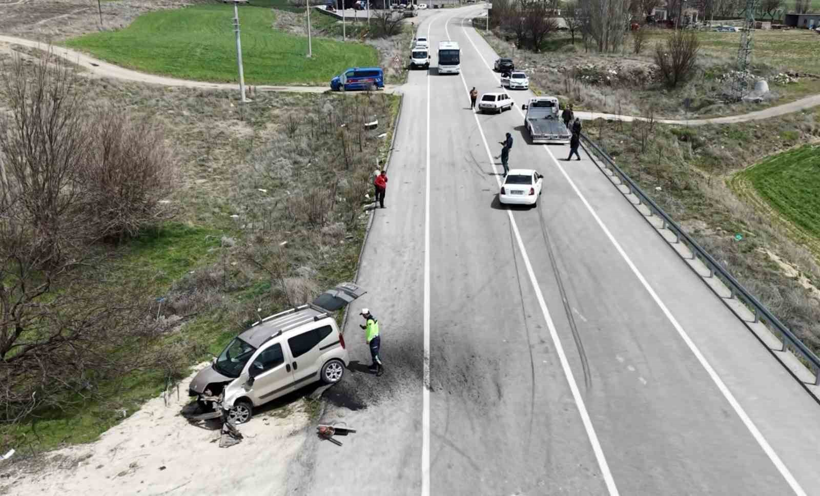 Aksaray’da 3 araç çarpıştı: 1’i ağır 7 yaralı
