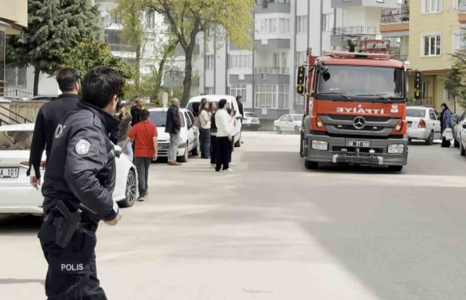 Aksaray’da 5 katlı apartmanda yangın paniği, bina tahliye edildi
