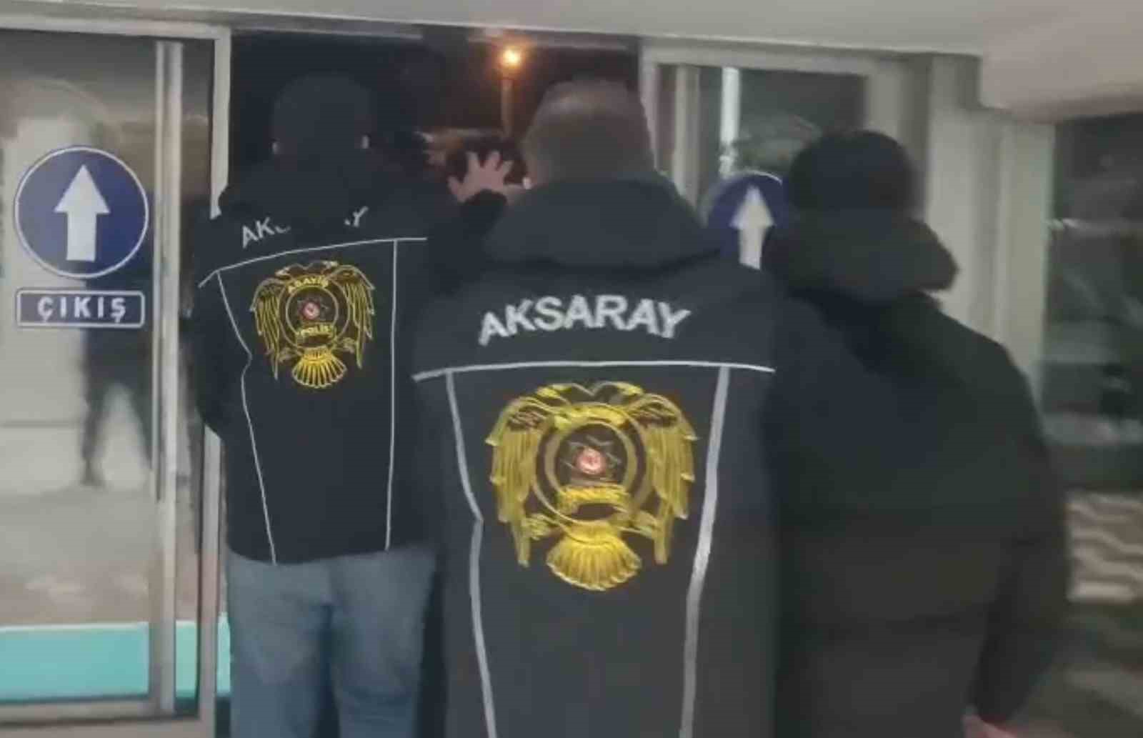 Aksaray’da bıçakçı dükkanını soyan 3 şüpheli yakalandı
Aksaray’da bıçakçı dükkanını soyan 3 şüpheli yakalandı