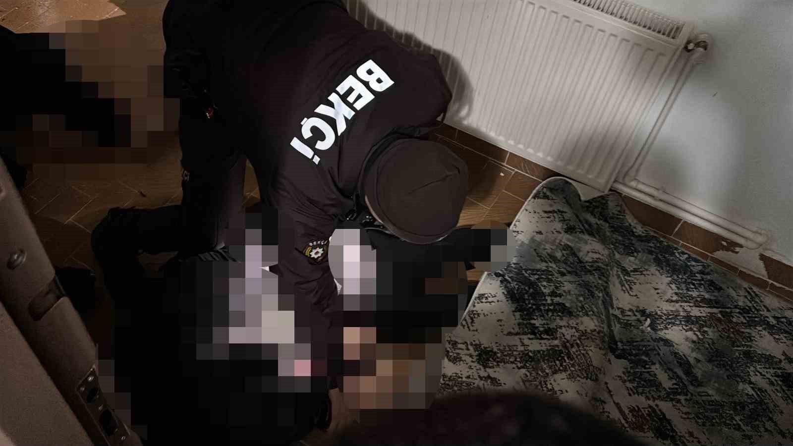 Aksaray’da bir evde 3 kişi silahla vurulmuş halde bulundu: 3 ölü
