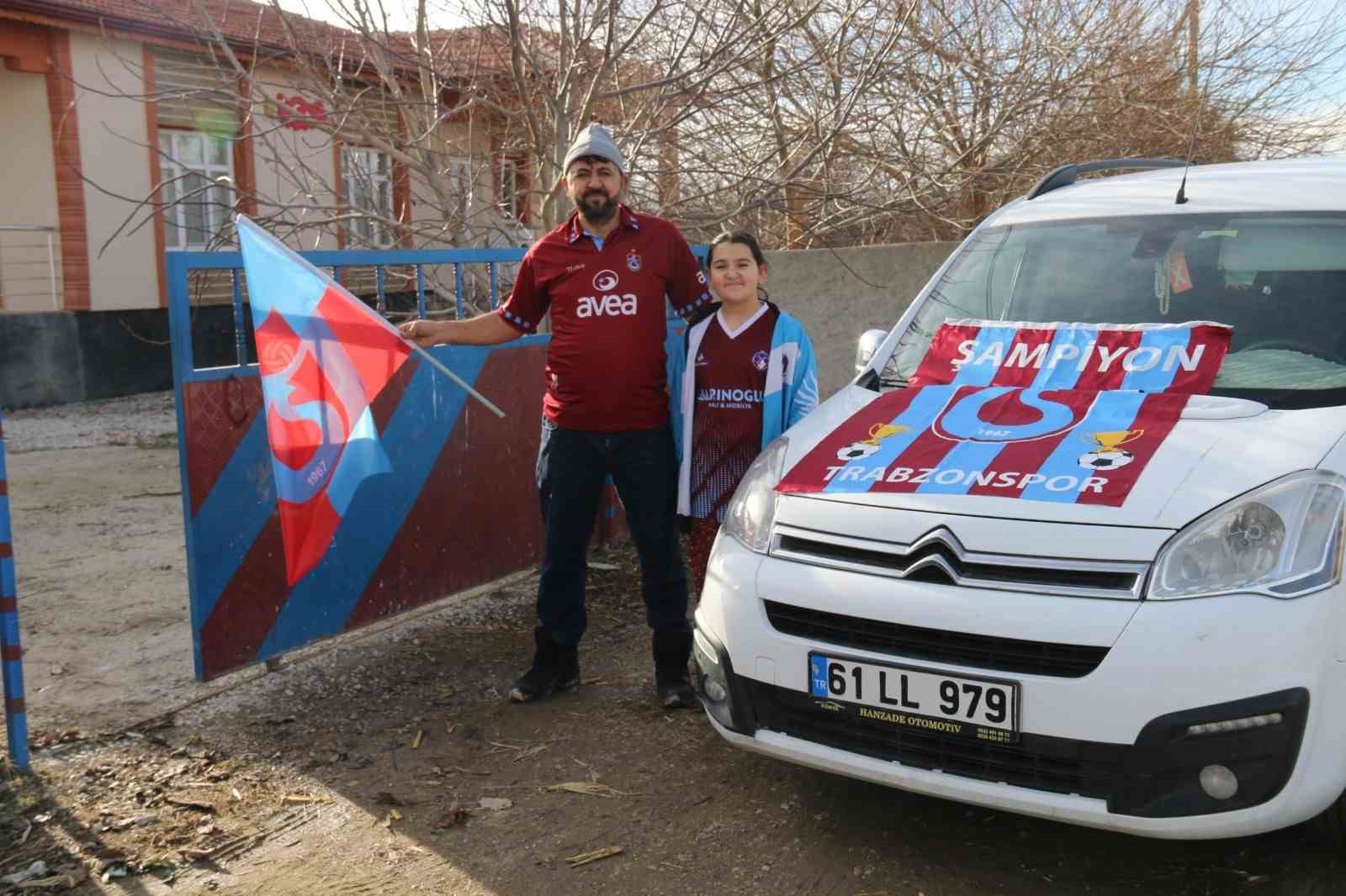 Aksaray’da bordo-mavi köy: Trabzonspor sevgisi yıllardır sürüyor
Aksaray’da bordo-mavi köy: Trabzonspor sevgisi yıllardır sürüyor