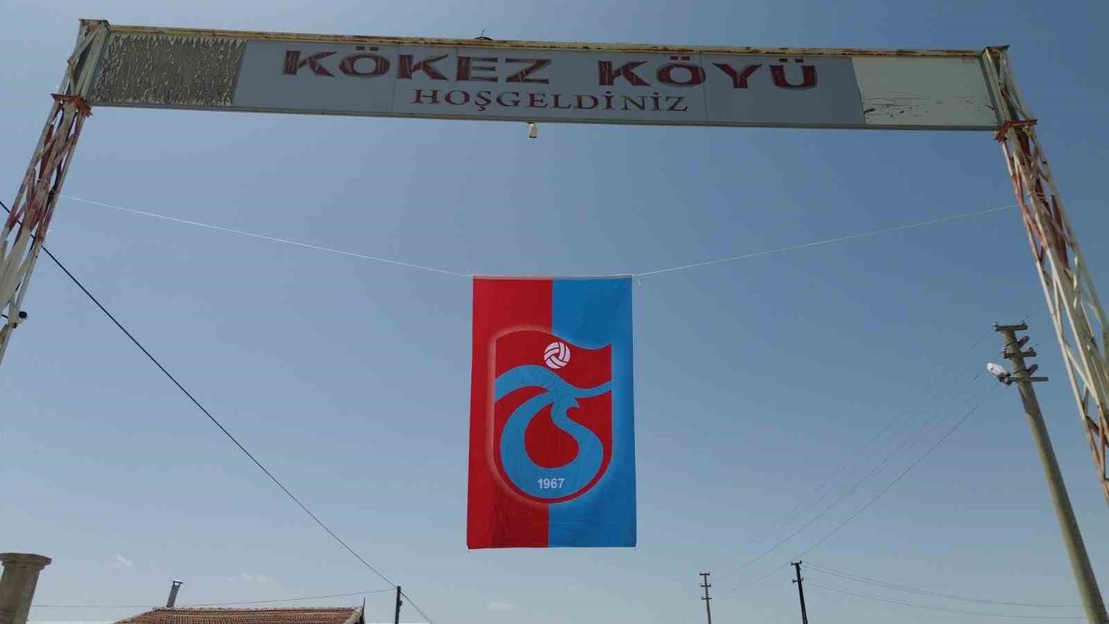 Aksaray’da bordo-mavi köy: Trabzonspor sevgisi yıllardır sürüyor
Aksaray’da bordo-mavi köy: Trabzonspor sevgisi yıllardır sürüyor