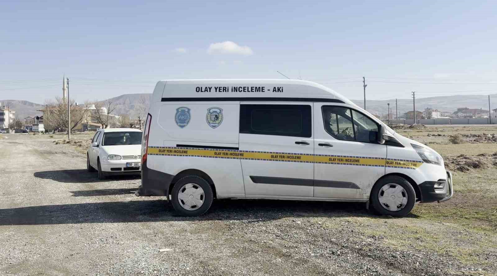 Aksaray’da çatıdan düşen işçi ağır yaralandı
