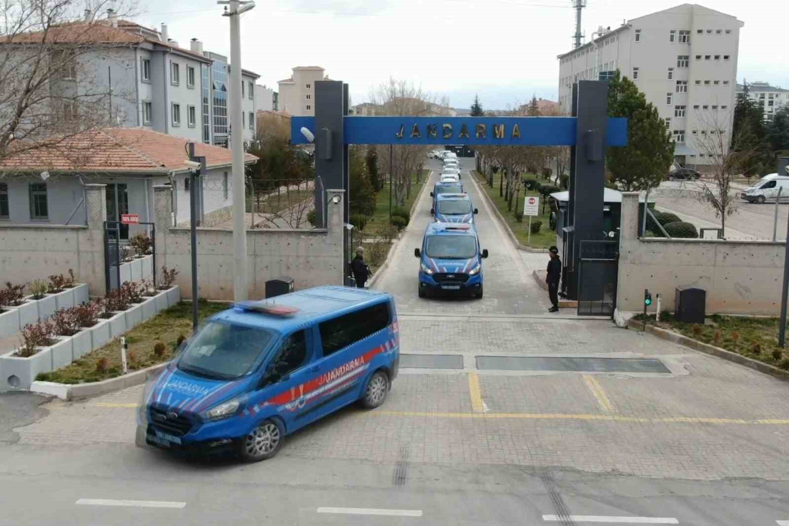 Aksaray’da çuval içine gizlenmiş 11 bin adet uyuşturucu hap ele geçirildi: 3 tutuklama
