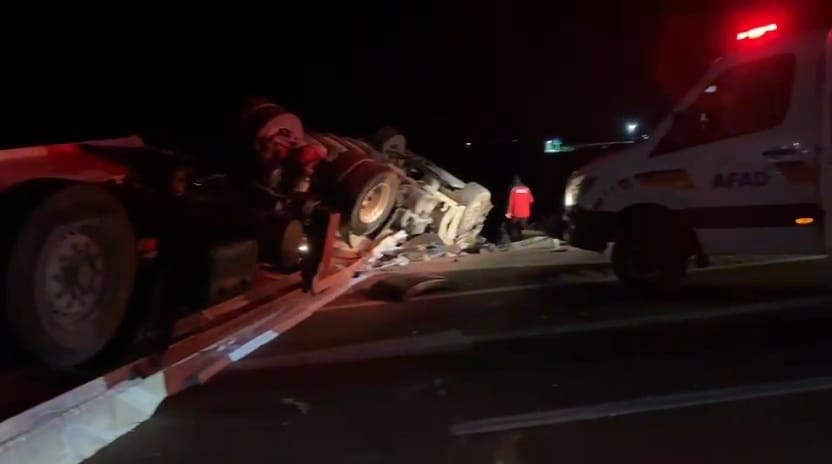 Aksaray’da devrilen tırın sürücüsü hayatını kaybetti
