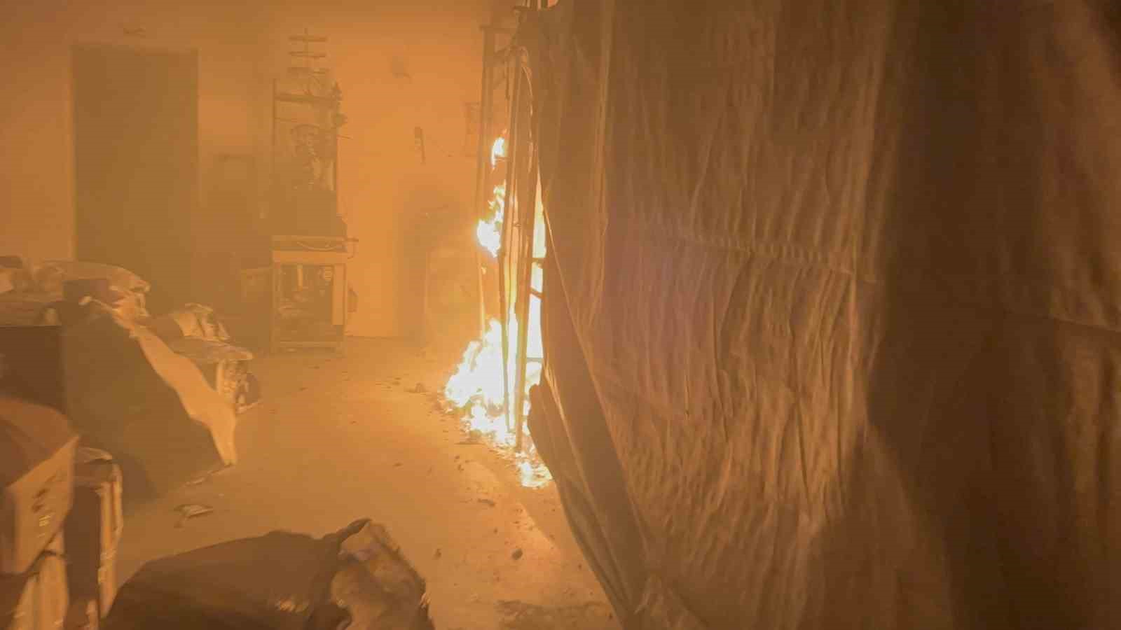 Aksaray’da fabrika alev alev yandı
