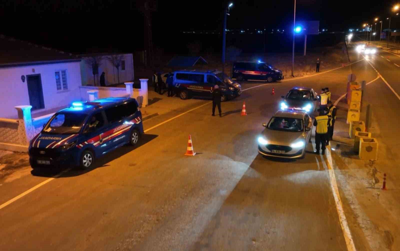 Aksaray’da jandarma ekipleri uygulamalarını sürdürüyor
