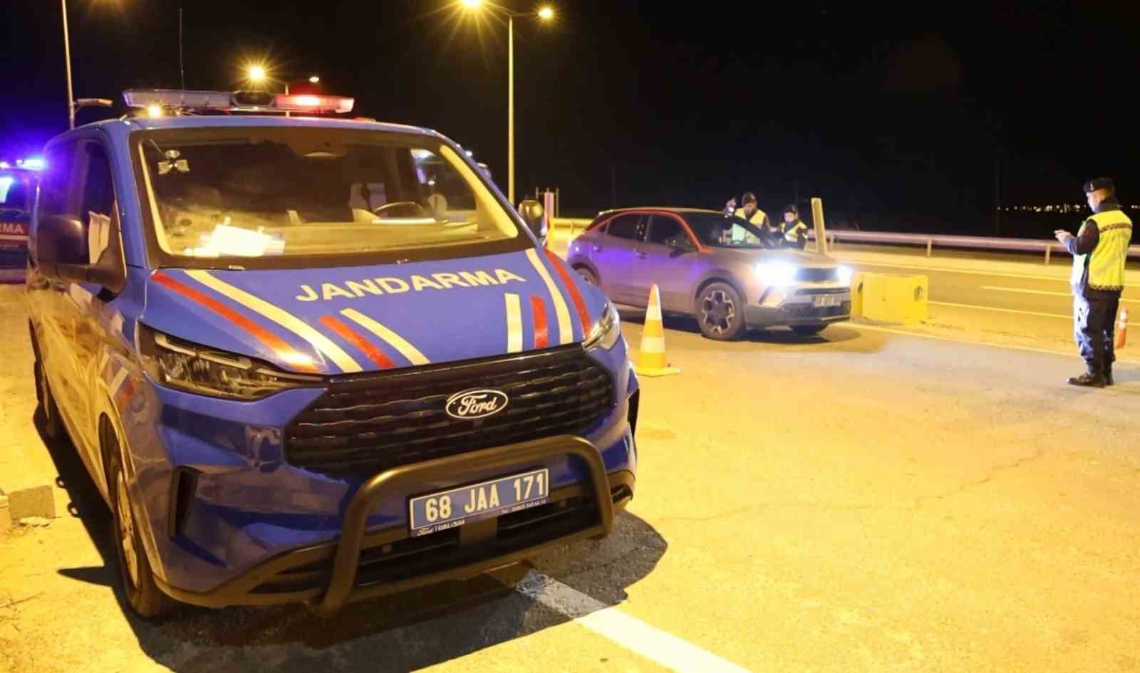 Aksaray’da jandarma ekipleri uygulamalarını sürdürüyor
