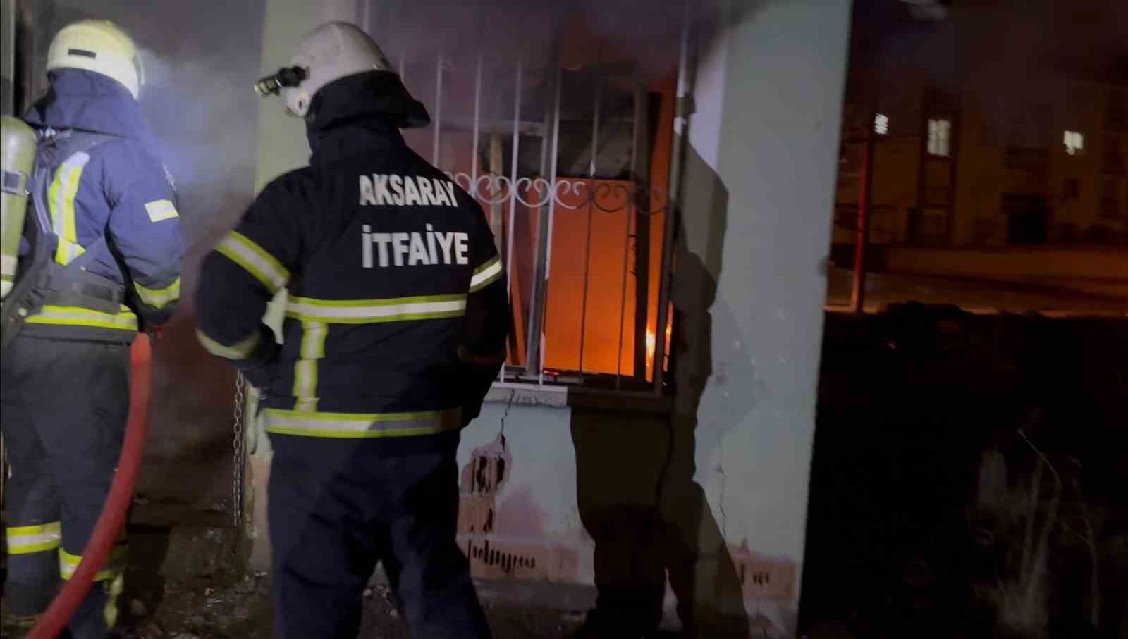 Aksaray’da müstakil ev alev alev yandı
