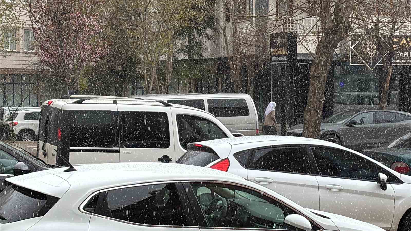 Aksaray’da Nisan ayında kar yağdı
