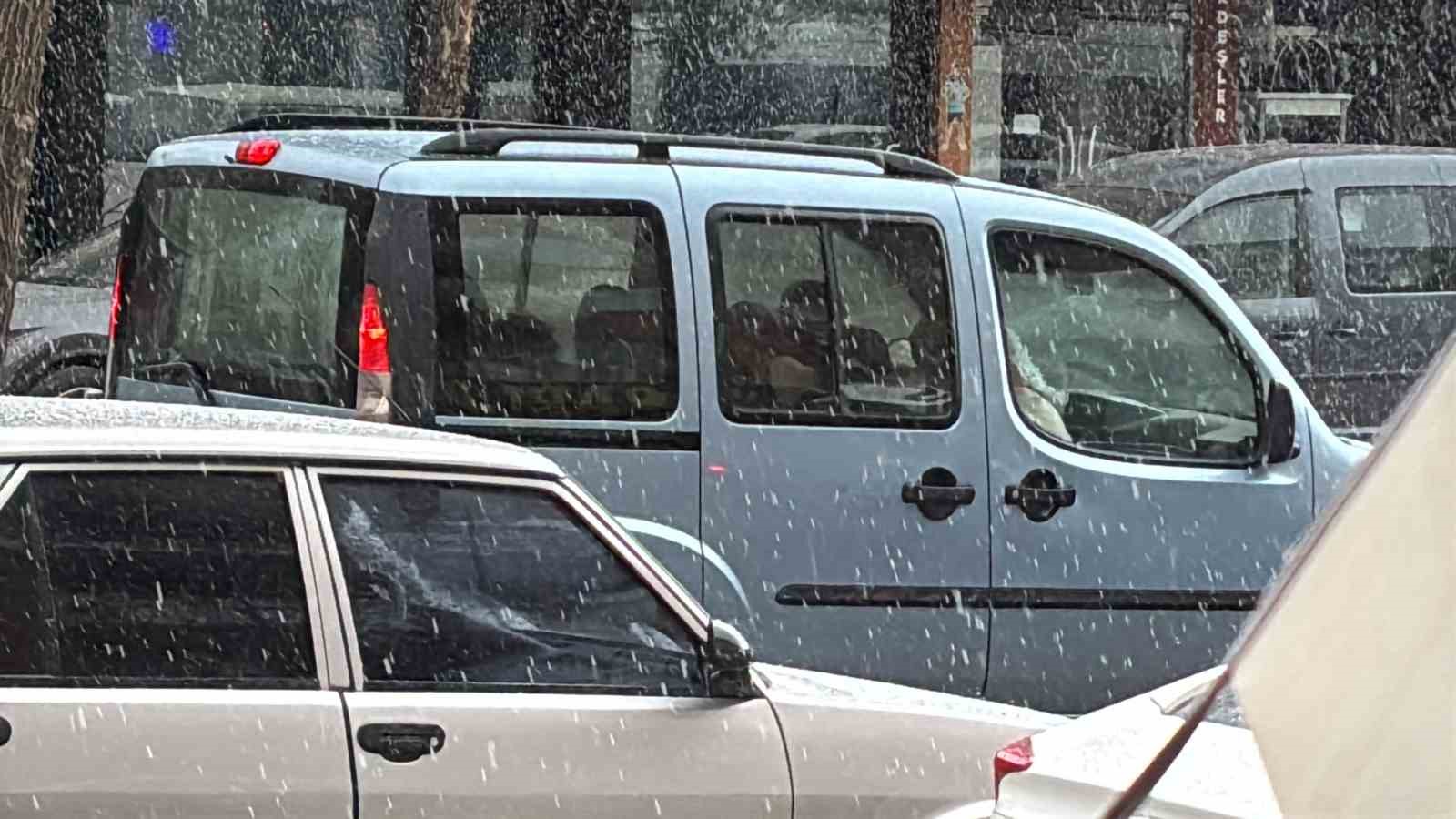 Aksaray’da Nisan ayında kar yağdı
