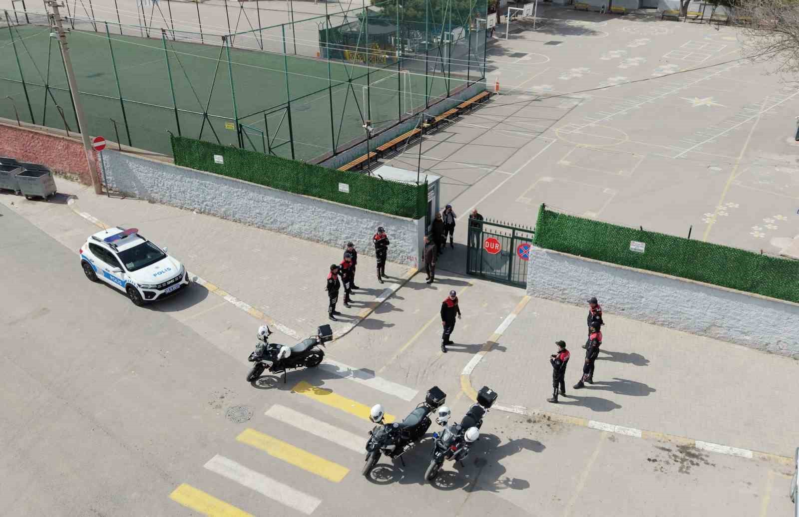 Aksaray’da okullar polisin gözetiminde
