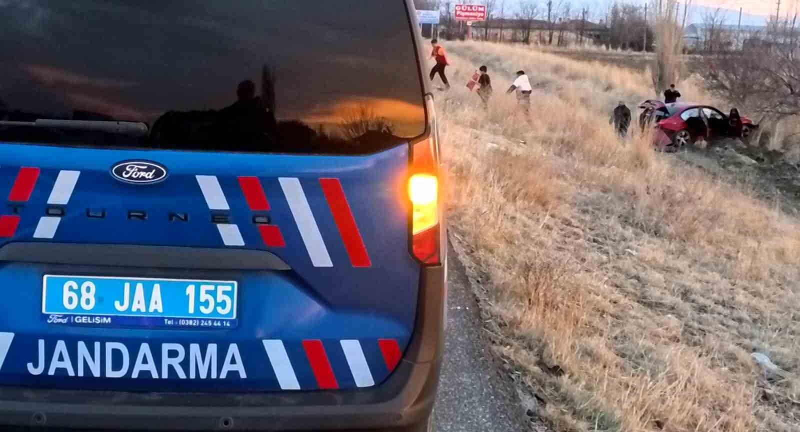 Aksaray’da otomobil şarampole düştü: 3 yaralı
