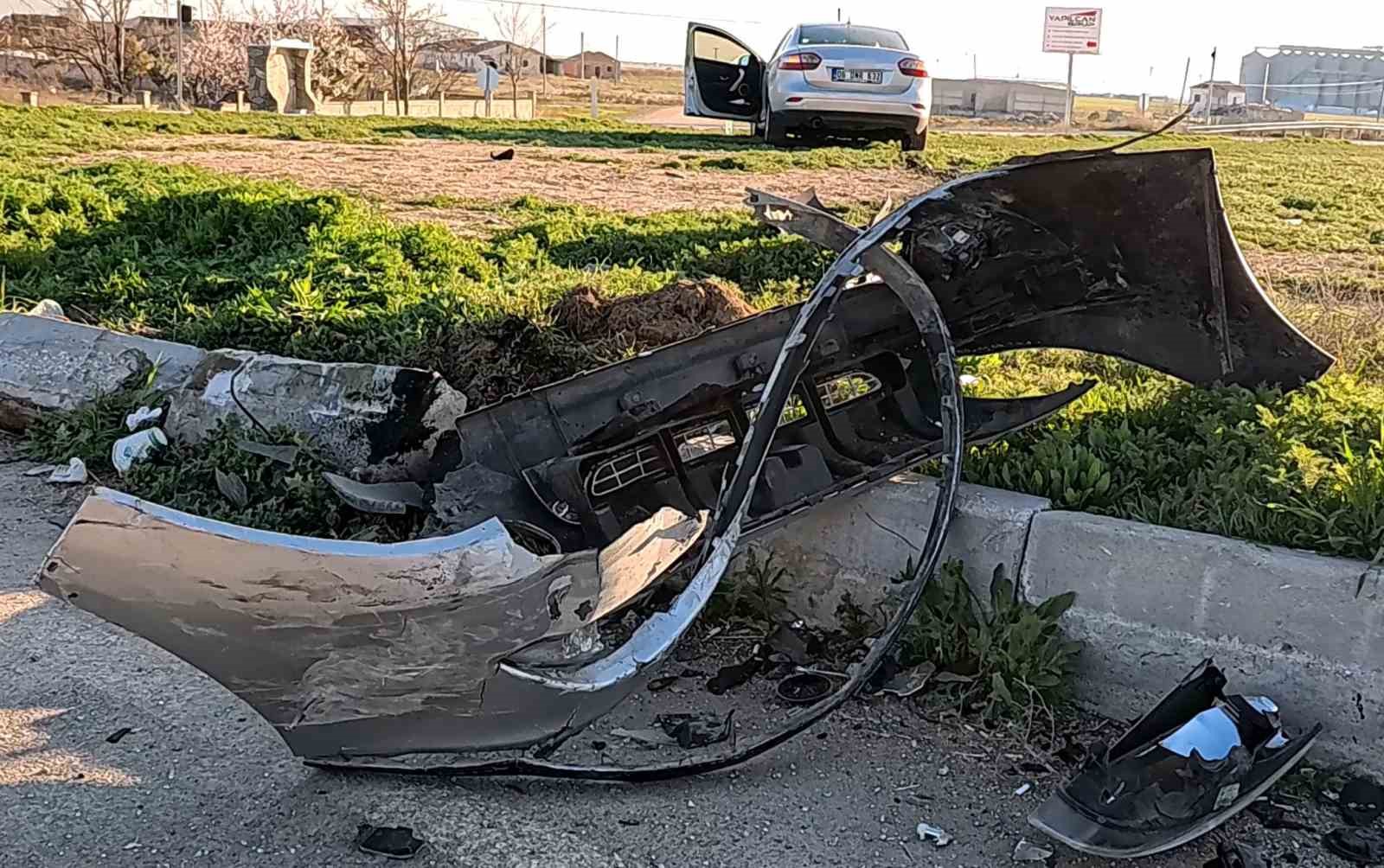 Aksaray’da otomobil tali yoldan çıkan araçla çarpıştı: 2 yaralı
