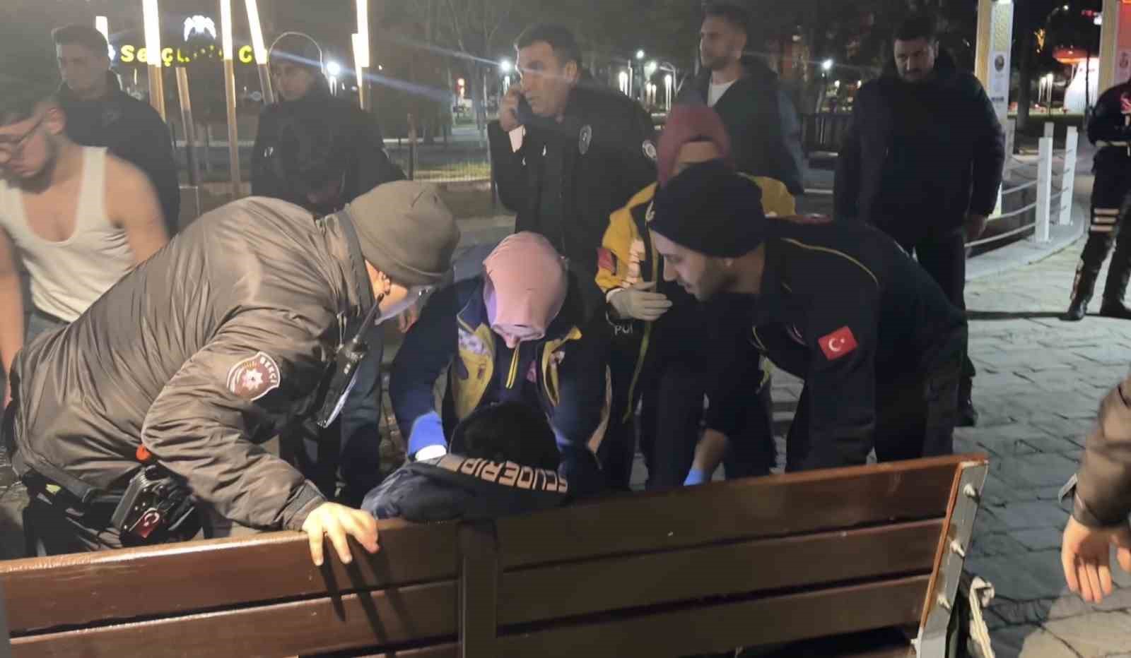 Aksaray’da parkta bıçaklanan çocuk ağır yaralandı
