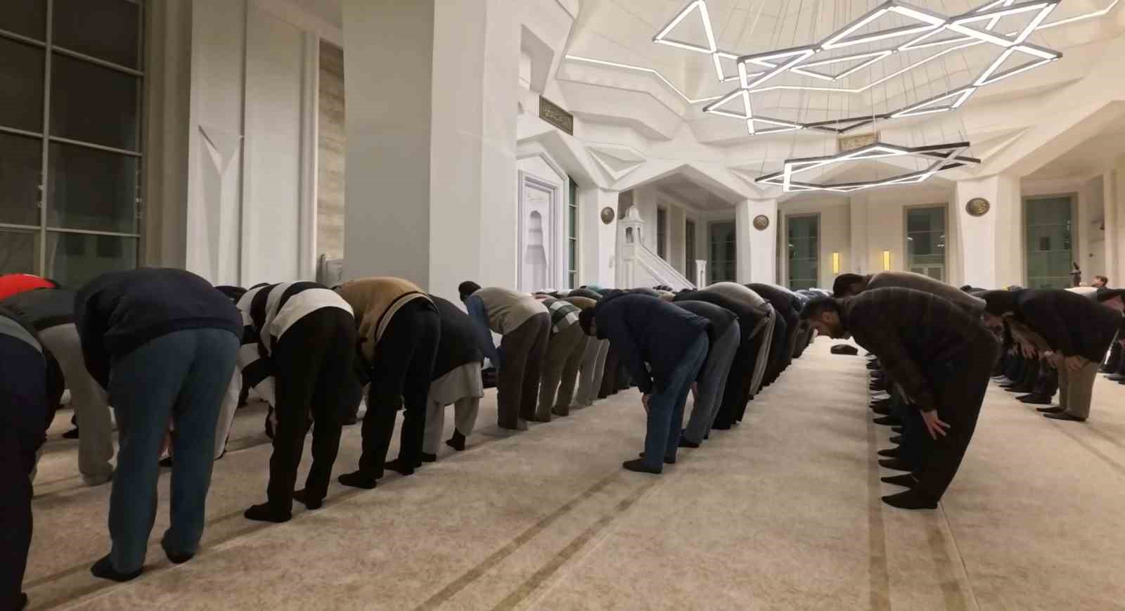 Aksaray’da Ramazan ayının ilk teravih namazı kılındı
