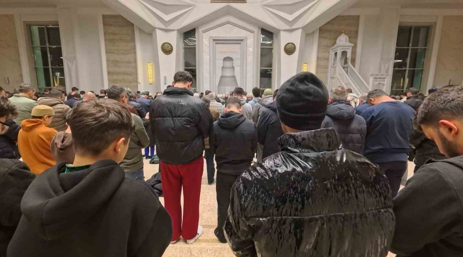 Aksaray’da Ramazan ayının ilk teravih namazı kılındı
