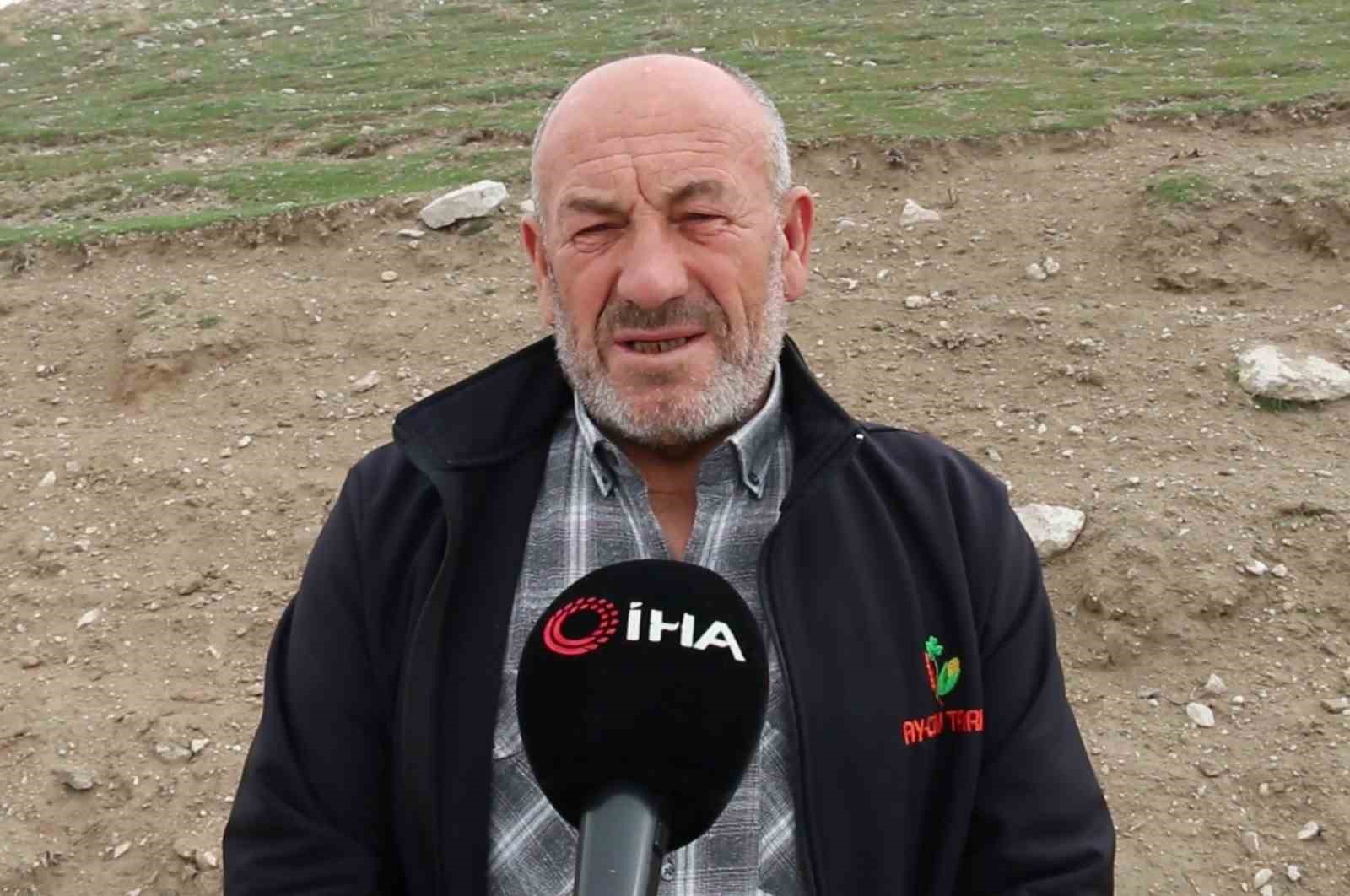 Aksaray’da tarihi höyükte kaçak kazı köylüleri tedirgin ediyor
