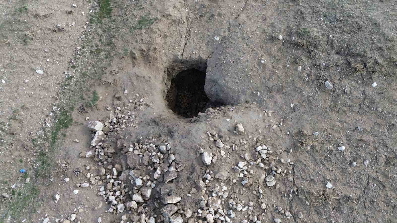 Aksaray’da tarihi höyükte kaçak kazı köylüleri tedirgin ediyor
