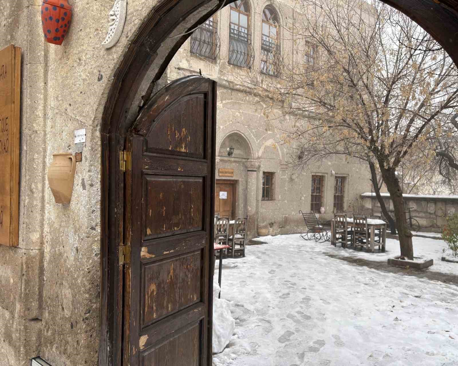 Aksaray’ın Güzelyurt ilçesinde kar yağışı etkili oldu
