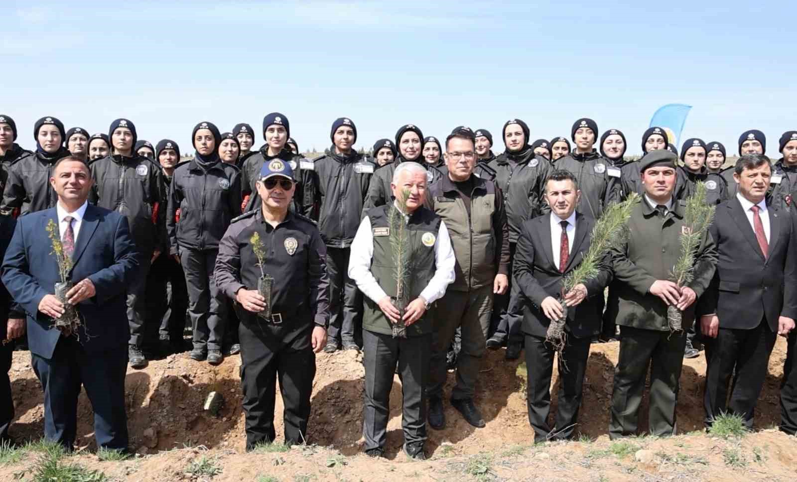 Aksaray’ın Mehmetçik Hatıra Ormanı’nda 2 bin 500 fidan toprakla buluşturuldu
