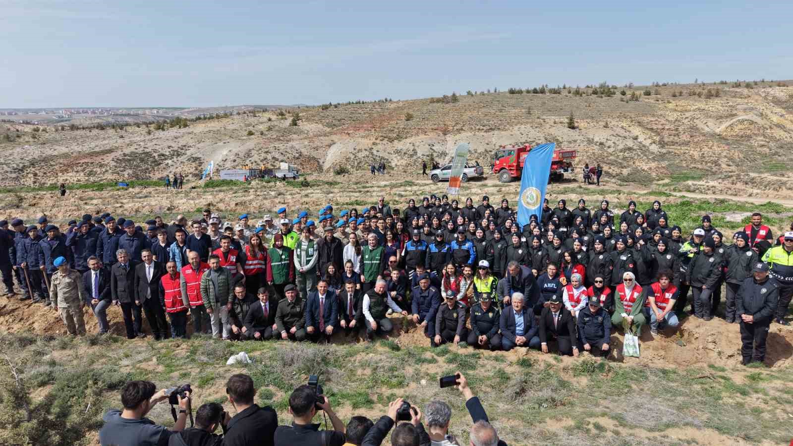 Aksaray’ın Mehmetçik Hatıra Ormanı’nda 2 bin 500 fidan toprakla buluşturuldu
