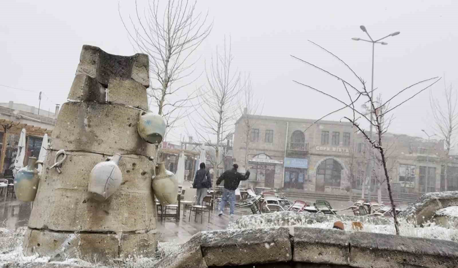 Aksaray’ın yüksek kesimlerinde kar yağışı etkili oluyor
