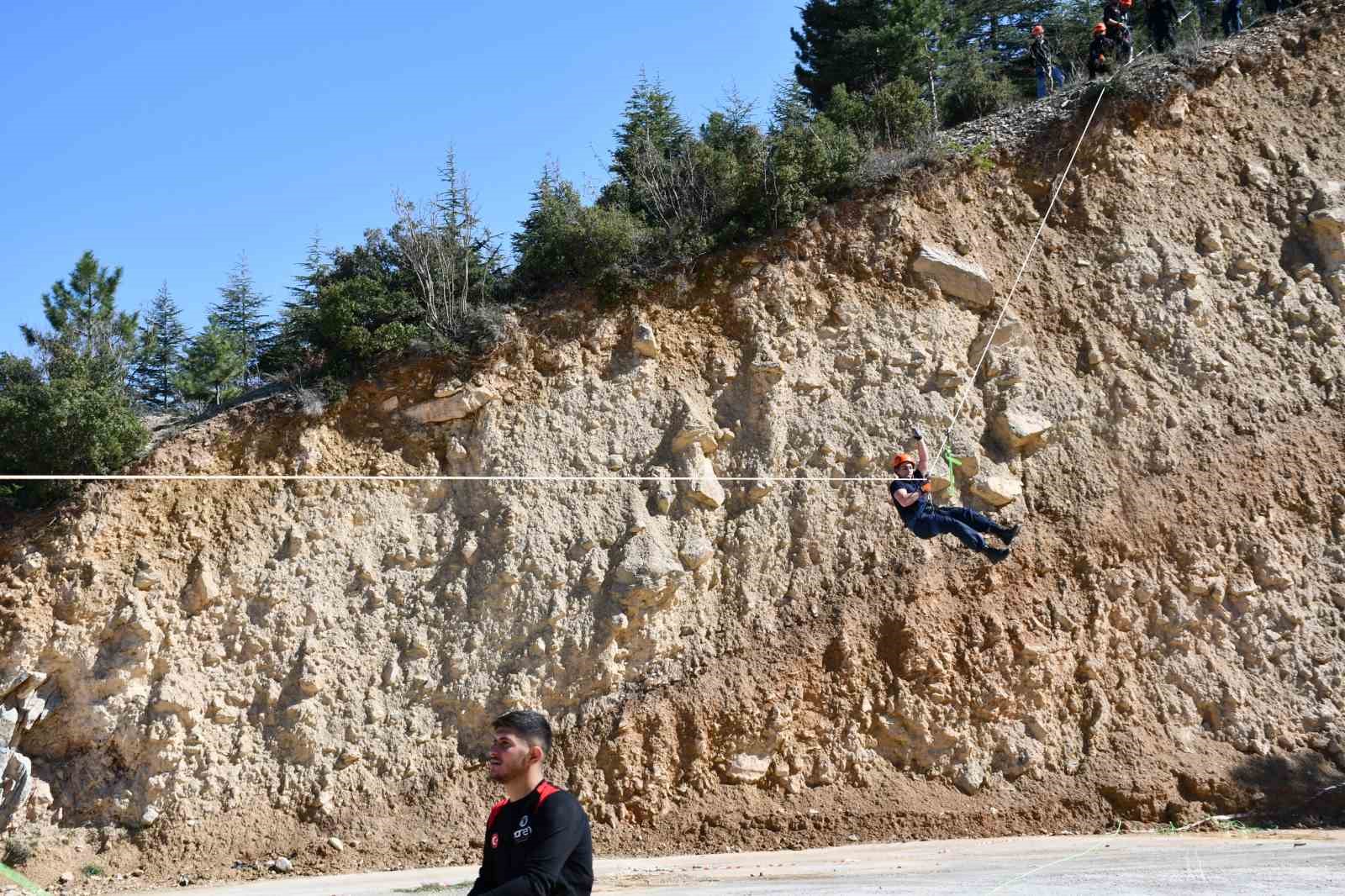 Akşehir’de gerçeği aratmayan arama kurtarma tatbikatı
