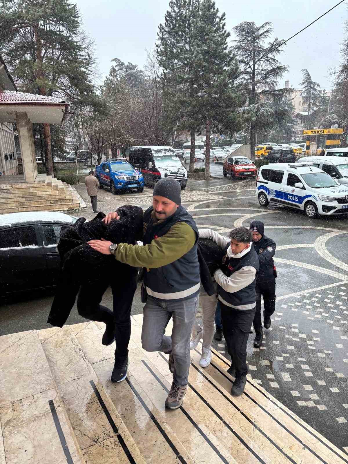 Akşehir’de sahte altın satıcılarına operasyon
