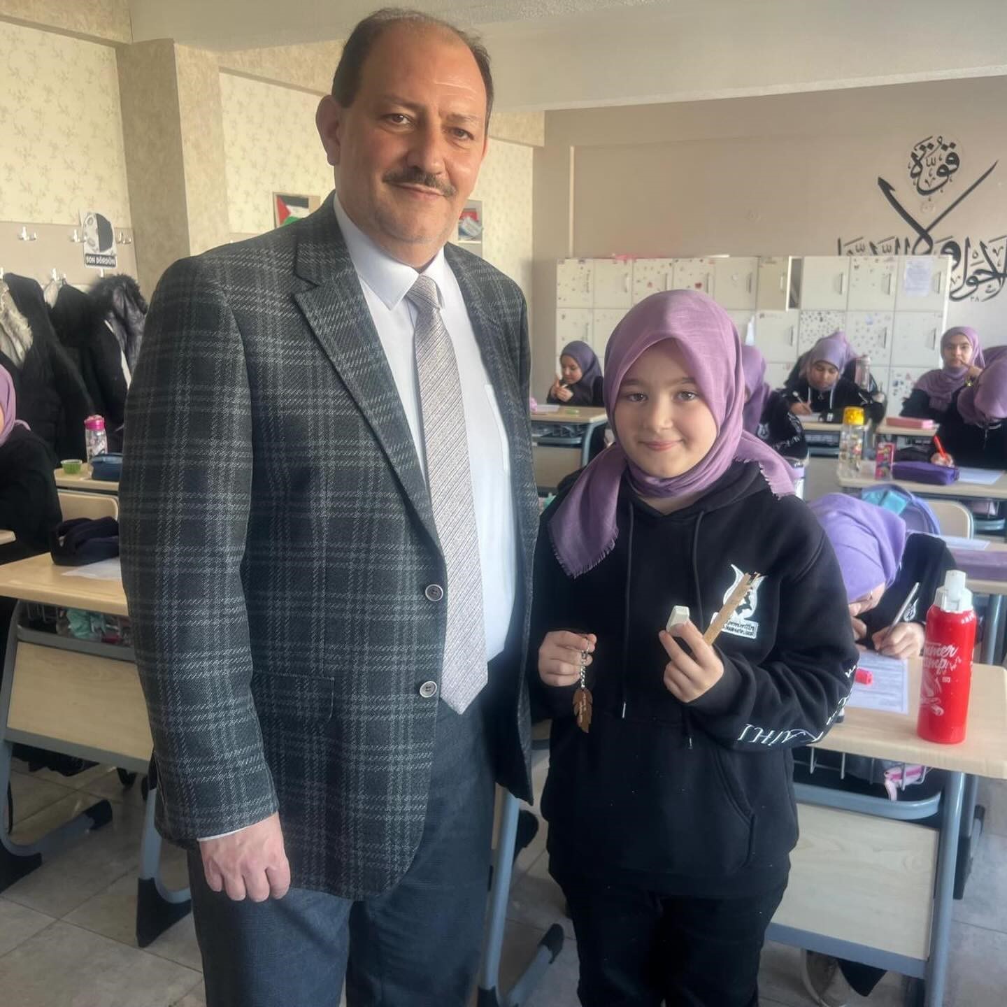 Akşemsettin Kız Anadolu İmam Hatip Lisesi’nde öğrencilere "Tohumlu Kalem" sürprizi
