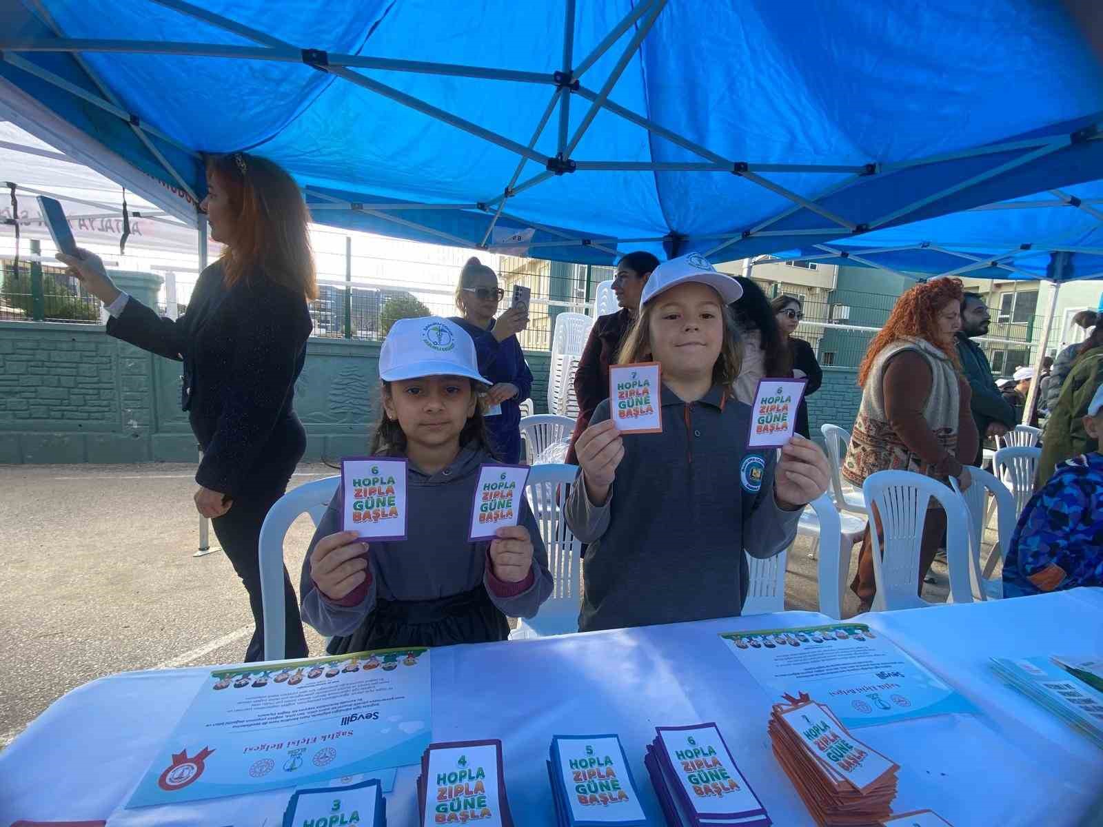 Aksu’da öğrenciler ‘Sağlık Elçisi’ belgelerini aldı
Aksu’da öğrenciler ‘Sağlık Elçisi’ belgelerini aldı