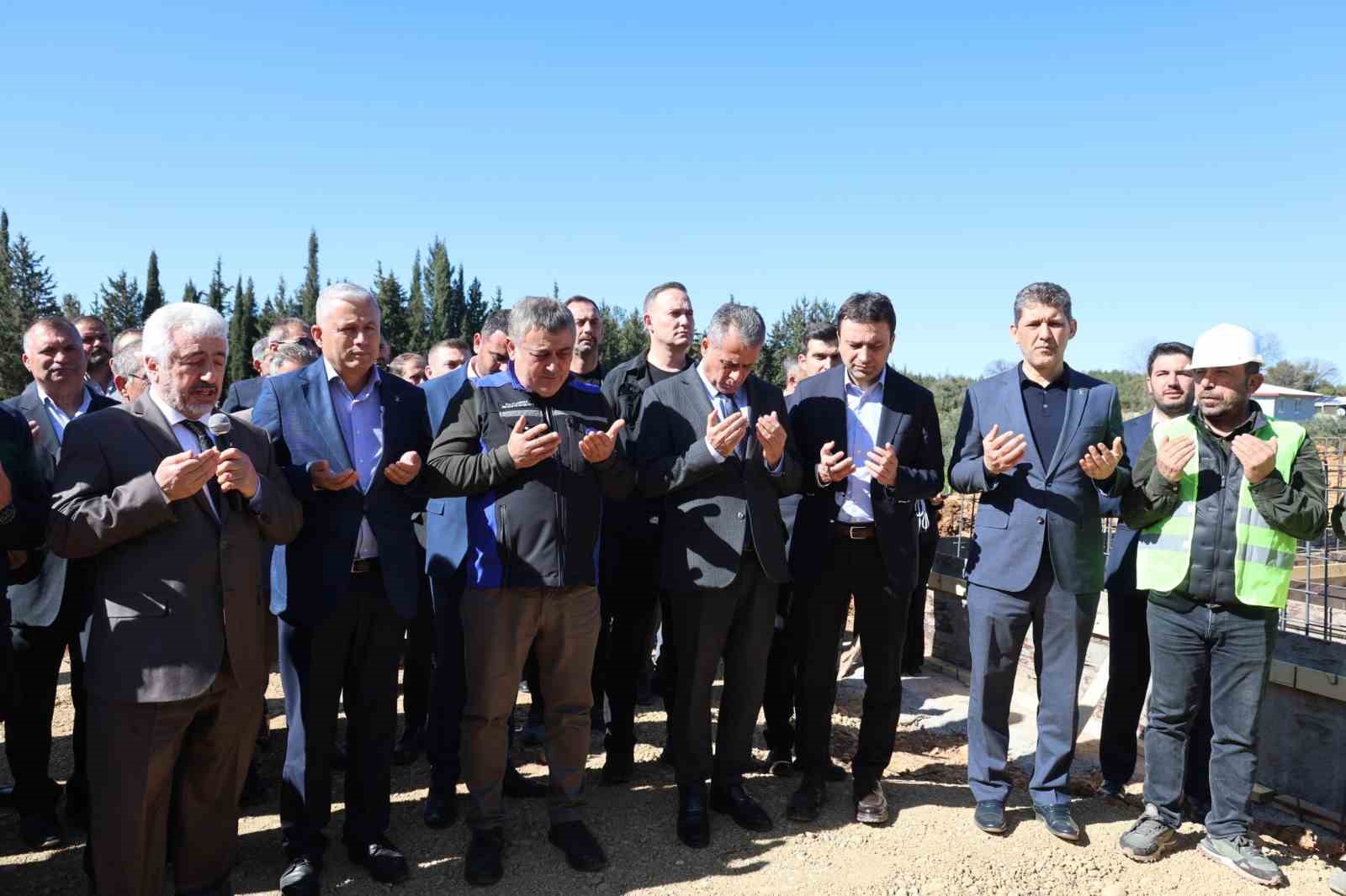 Aksu’da Sahipsiz Hayvan Bakımevi ve Doğal Yaşam Alanı’nın temeli atıldı
Aksu’da Sahipsiz Hayvan Bakımevi ve Doğal Yaşam Alanı’nın temeli atıldı