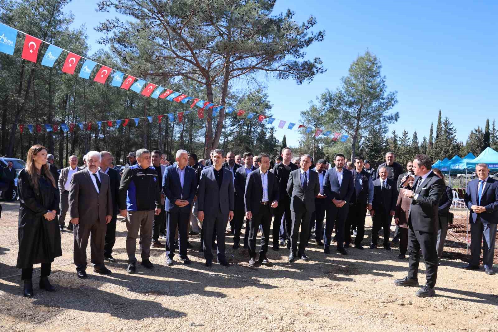 Aksu’da Sahipsiz Hayvan Bakımevi ve Doğal Yaşam Alanı’nın temeli atıldı
Aksu’da Sahipsiz Hayvan Bakımevi ve Doğal Yaşam Alanı’nın temeli atıldı