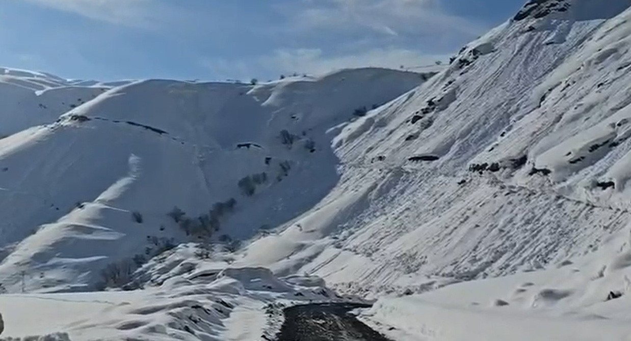 Aktoprak yolundaki çığ temizlendi
