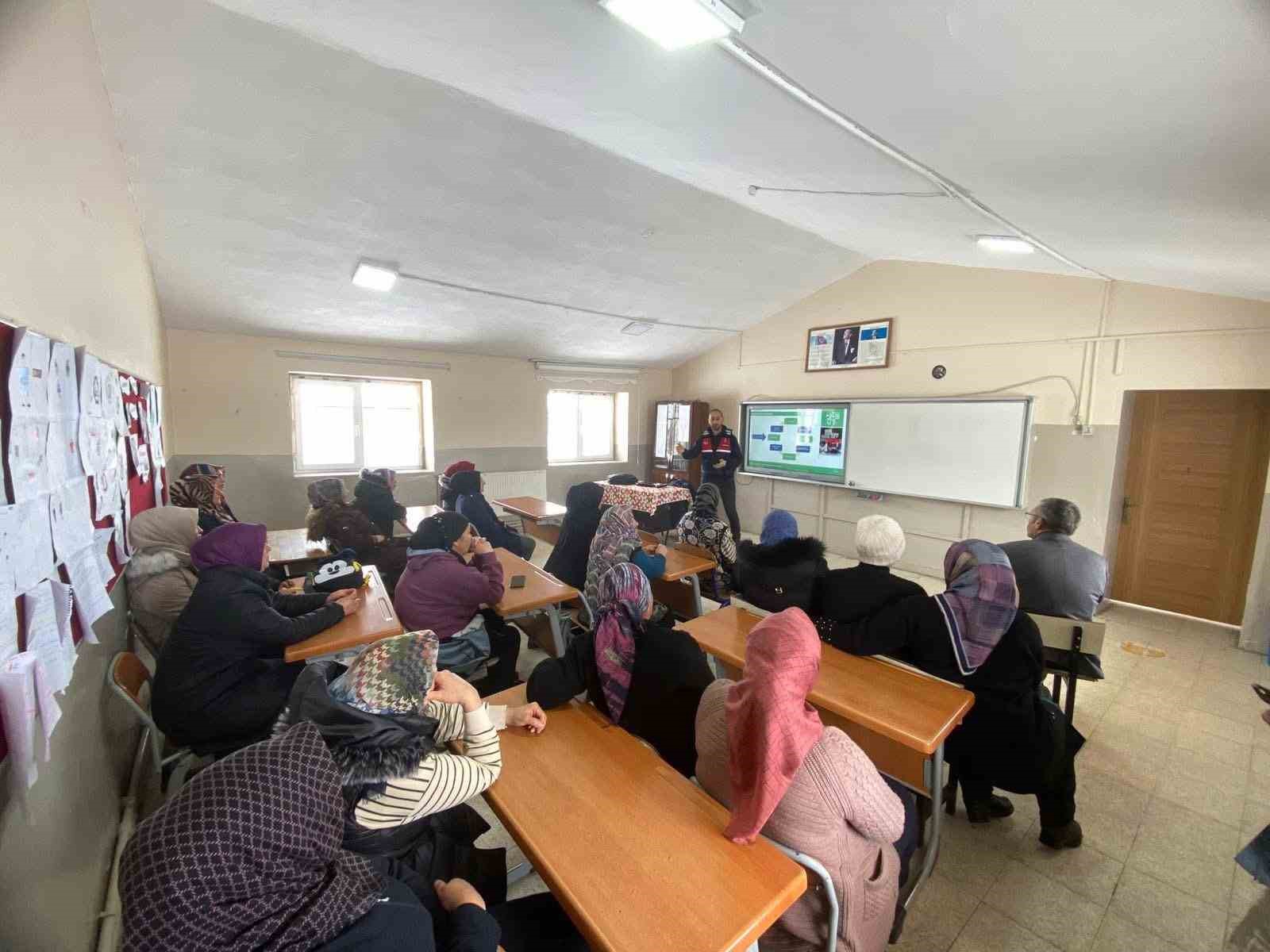 Akyaka’da annelere narkotik eğitimi
