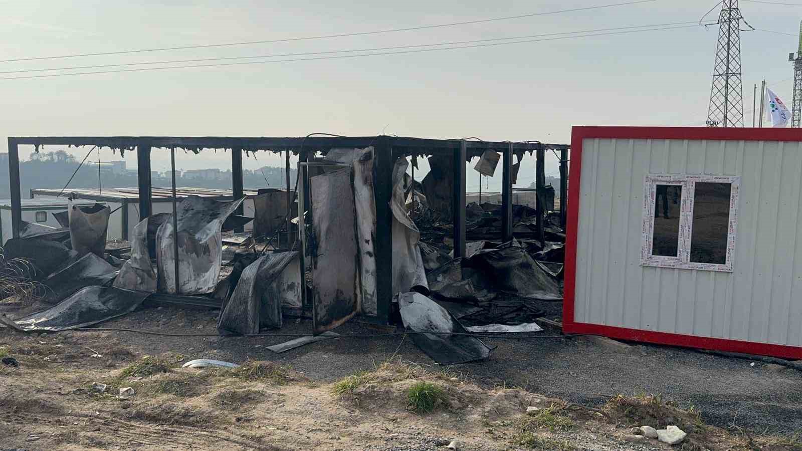 Alacağını alamayan imalatçı konteyneri ateşe verdi
