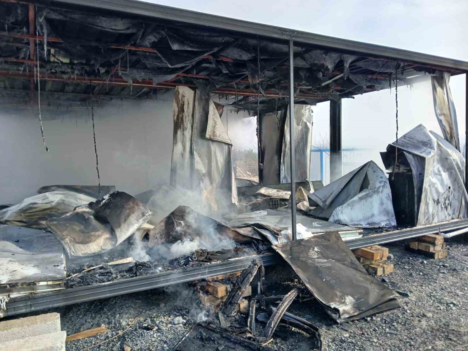 Alacağını alamayan imalatçı konteyneri ateşe verdi
