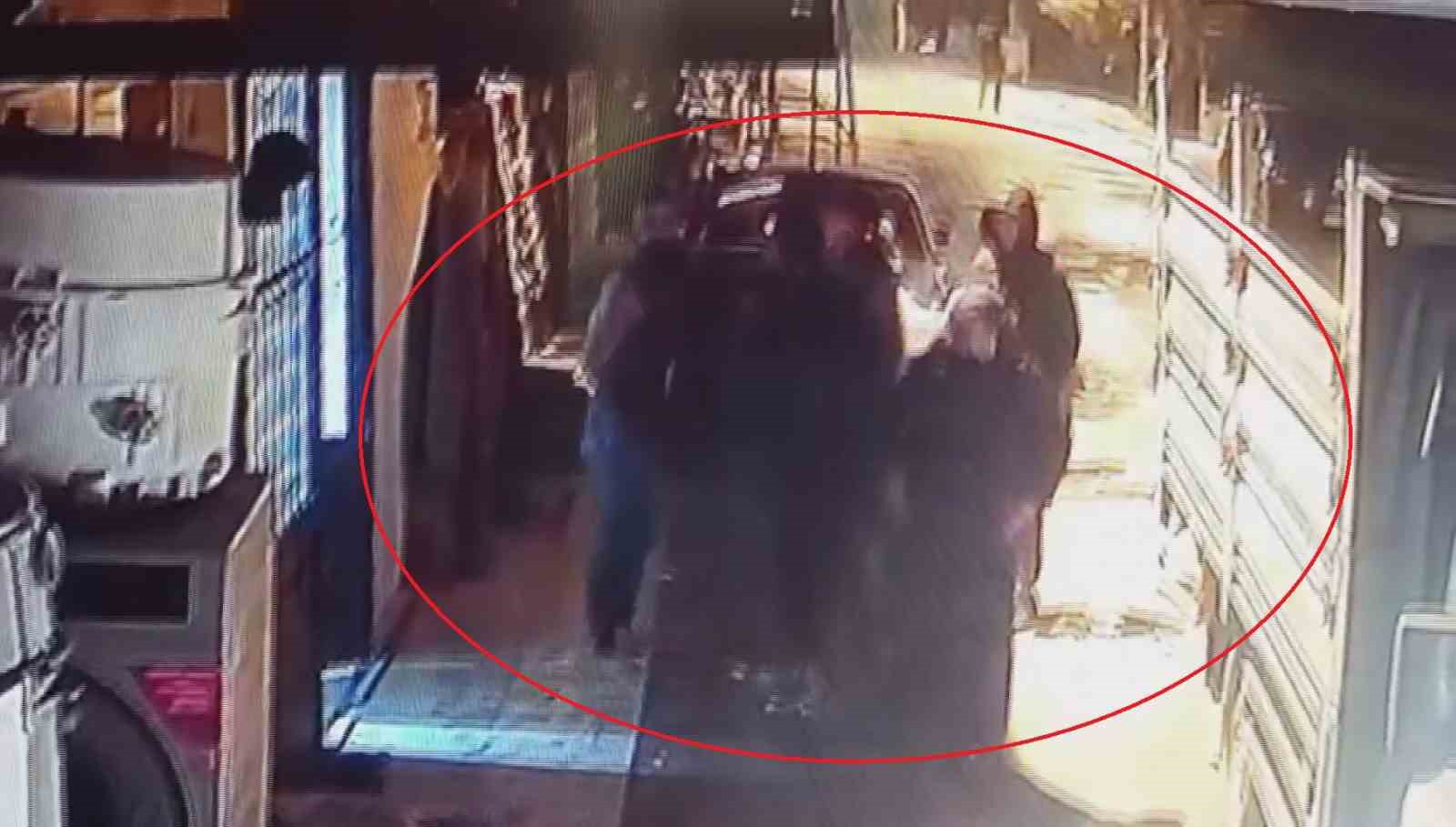 Alacak verecek tartışması, taşlı bıçaklı kavgaya dönüştü: 1 yaralı
