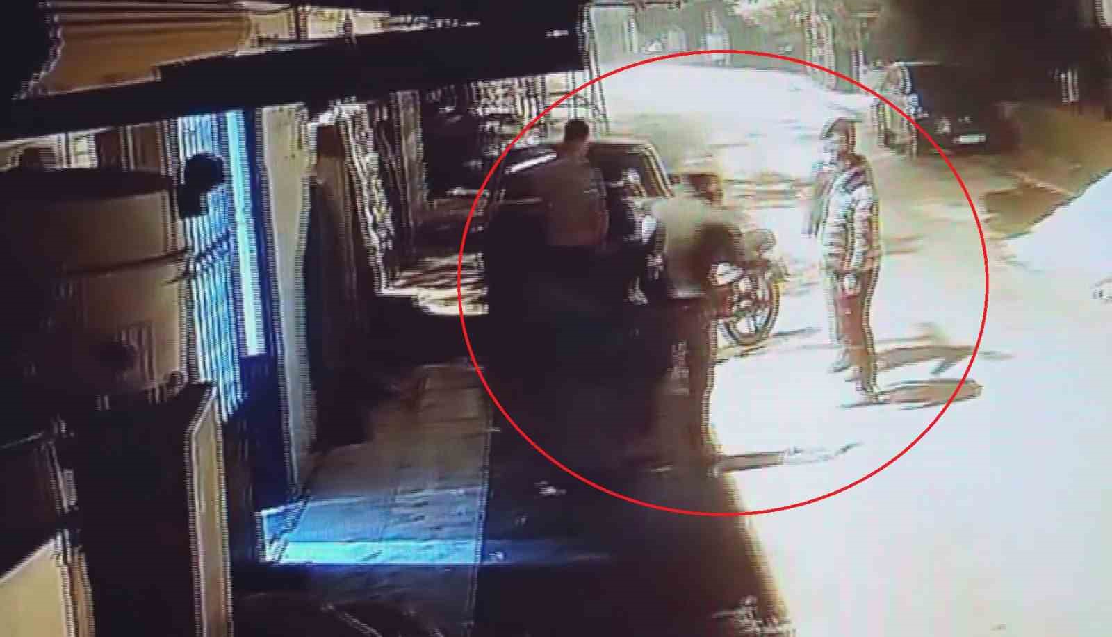 Alacak verecek tartışması, taşlı bıçaklı kavgaya dönüştü: 1 yaralı
